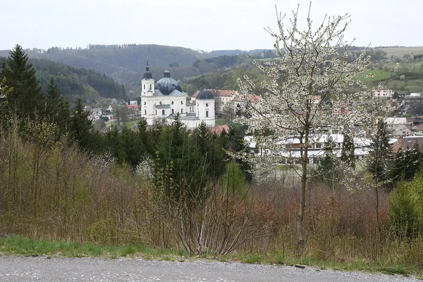 Poutní chrám Jména Panny Marie ve Křtinách nad obcí